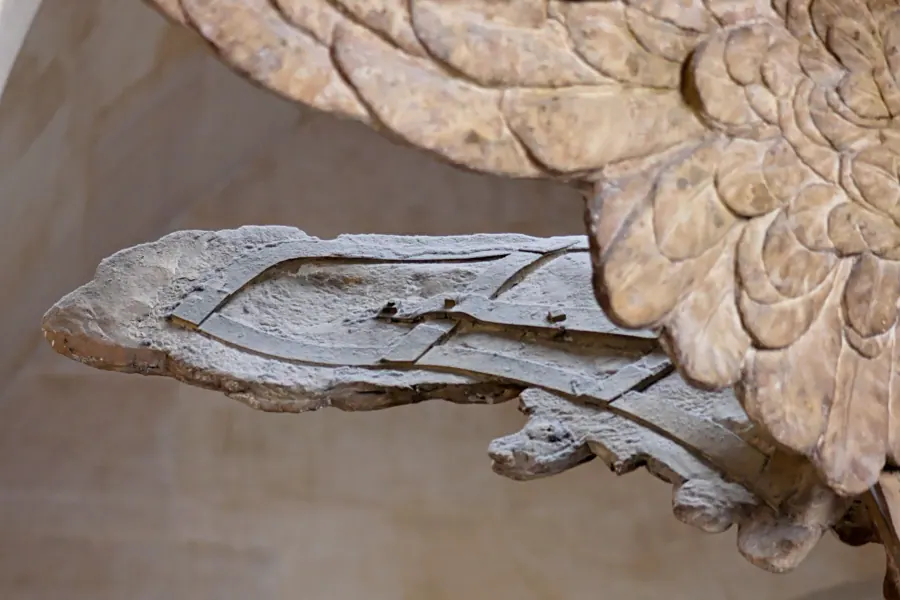 Nike di Samotracia — Louvre Museum